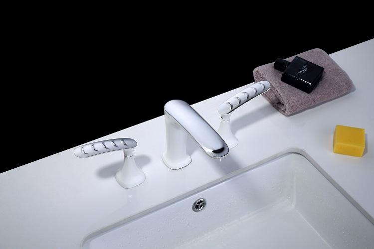 Deck Mounted Dual Handles Basin Faucets Mixer Water Mixer Taps Luxury 3 Hole Taps Bathroom Basin